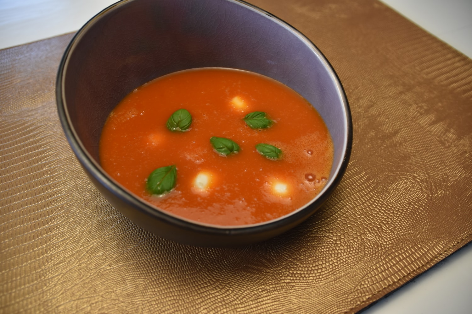 Rauwe tomatensoep met wortel en paprika: puur en verfrissend