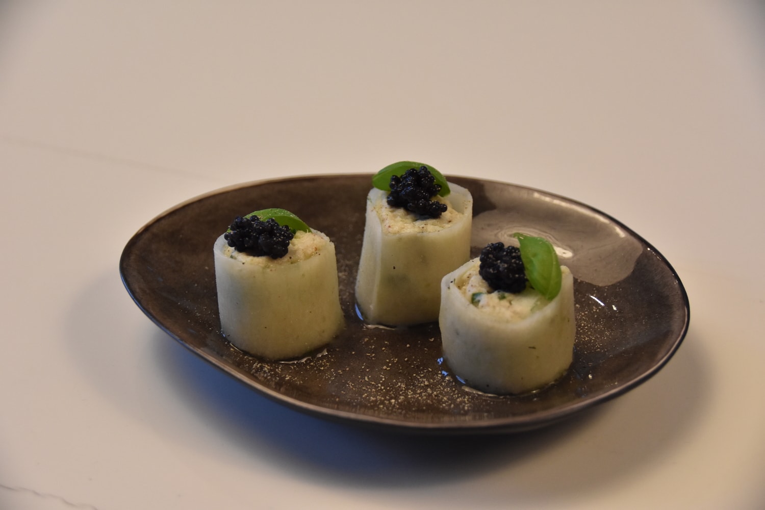 Makreelsalade met cannelloni van rammenas: smeuïg én krokant