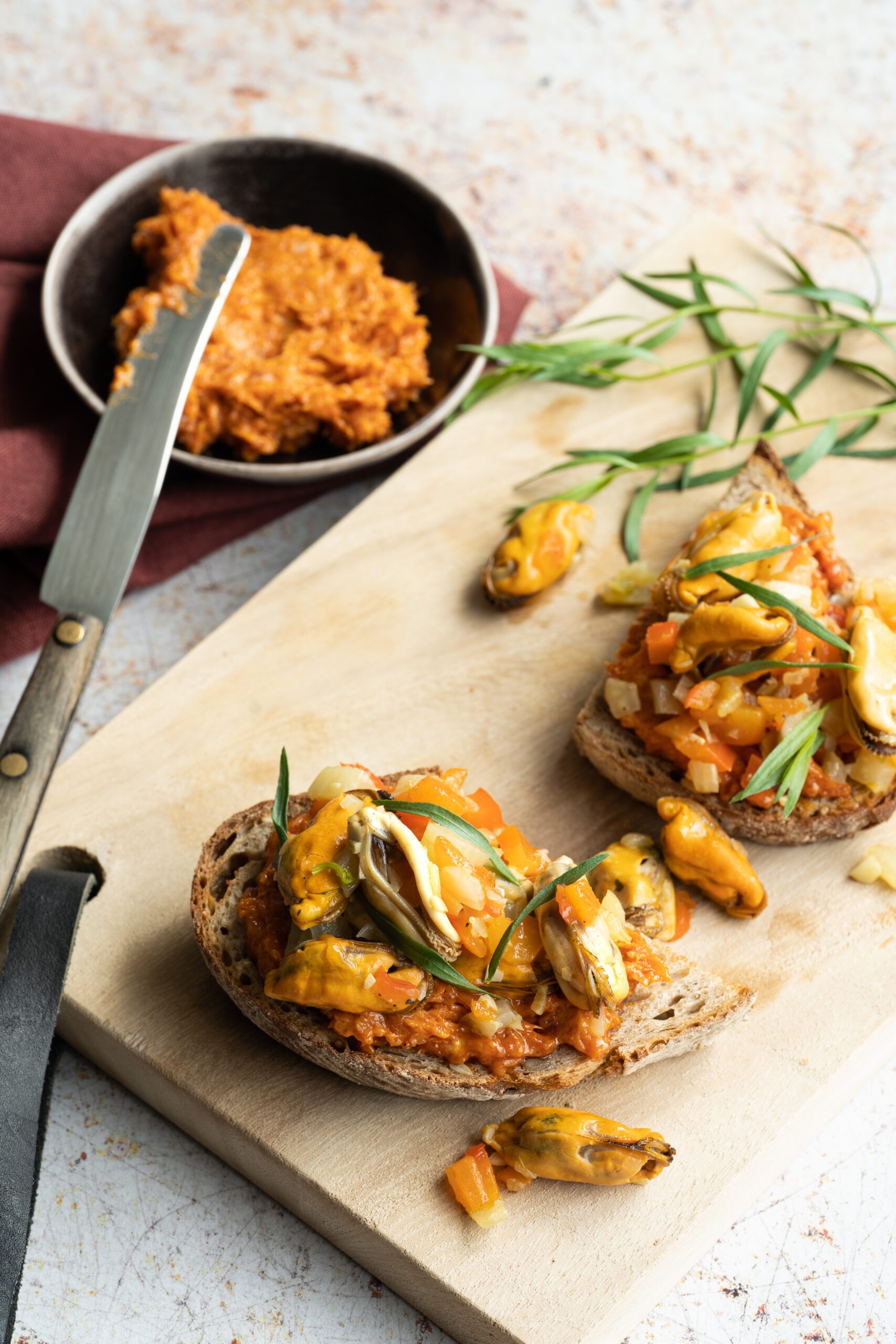 Zuurdesemtoast met mosselen en chorizoboter