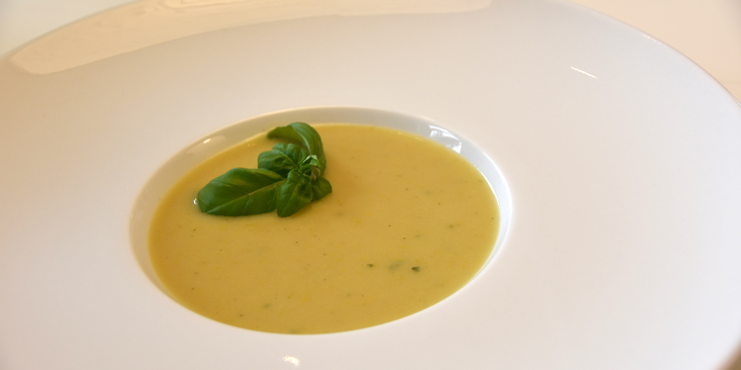 Gele courgettesoep