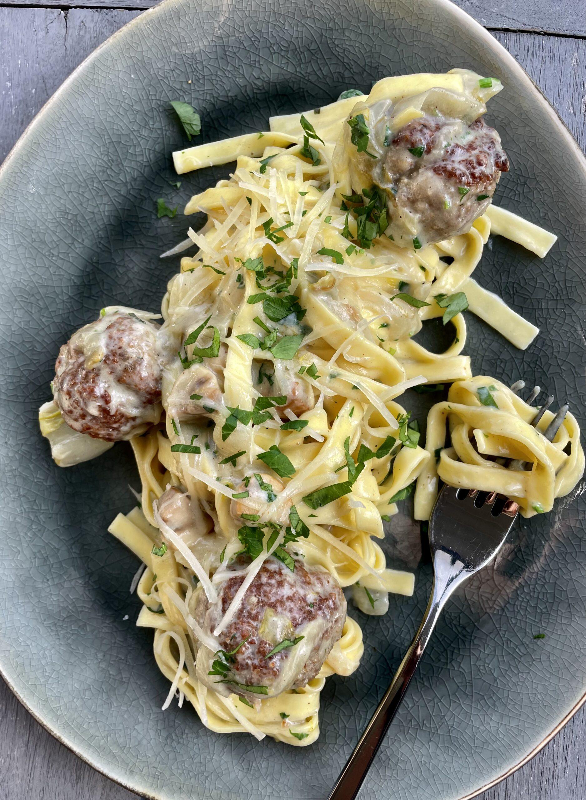 Linguine met witloof en gehaktballetjes