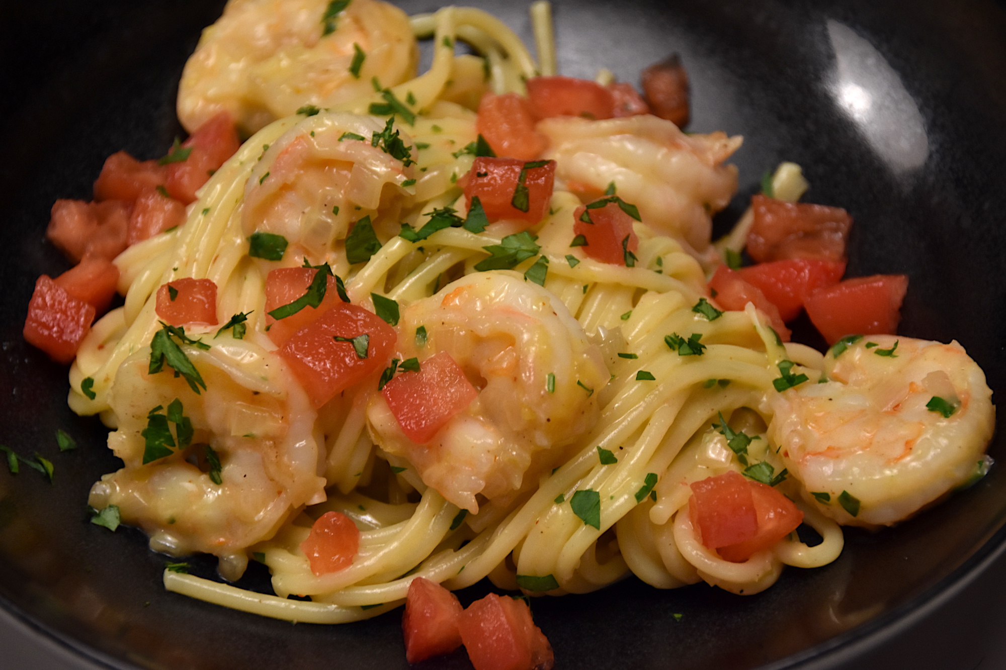 Pasta met scampi en look: klassiek versus gezond
