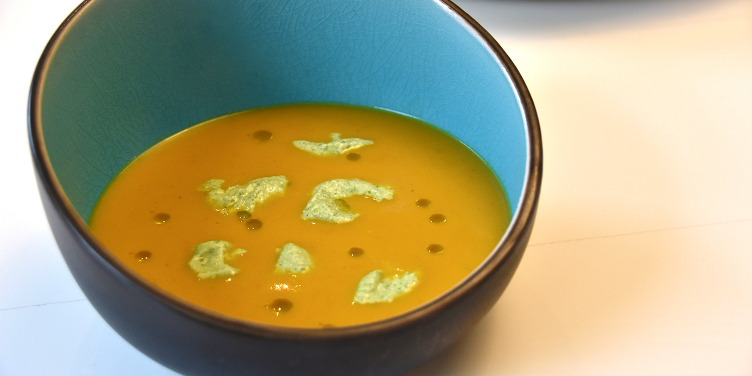 Geroosterde pompoensoep met korianderpesto