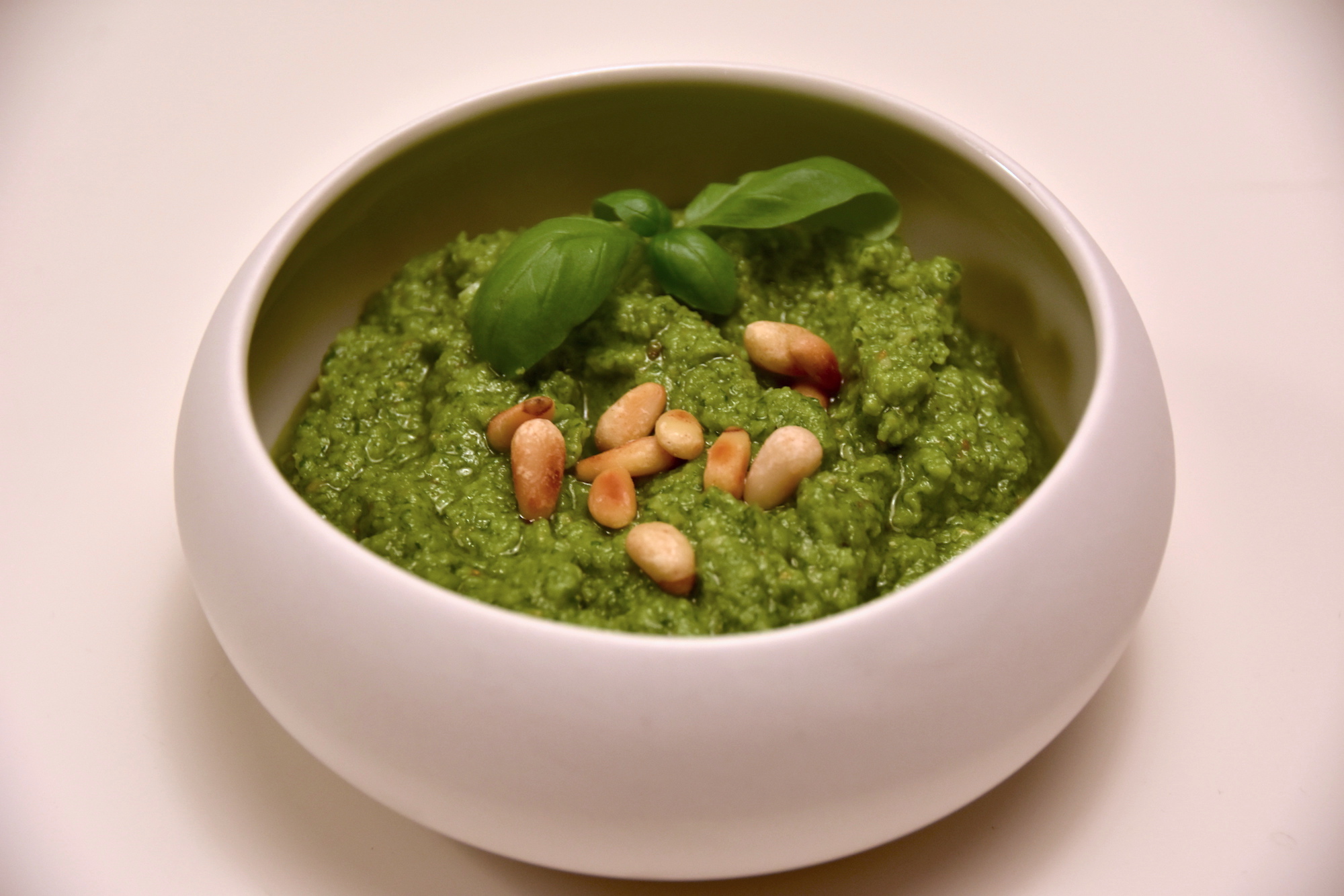 Zelfgemaakte pesto: zo goed koop je 'm niet in de supermarkt!