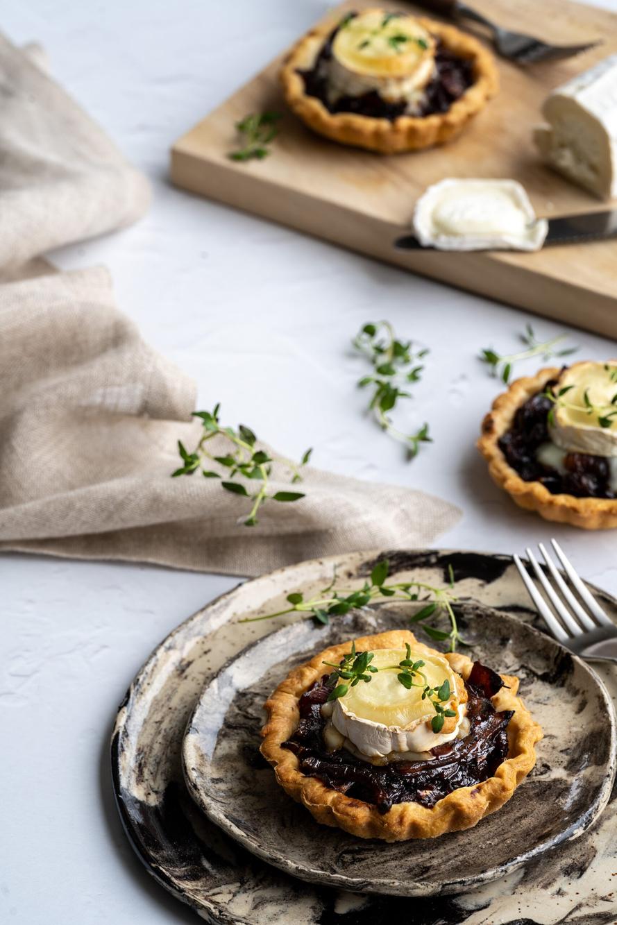 Uientaartjes met geitenkaas en tijm