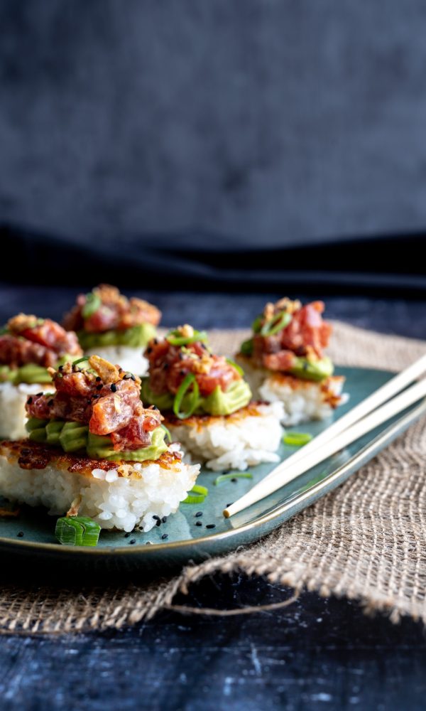 Crispy sushi met tonijn